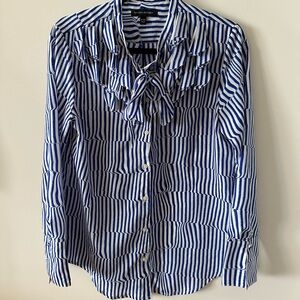 Banana Republic blouse 💙